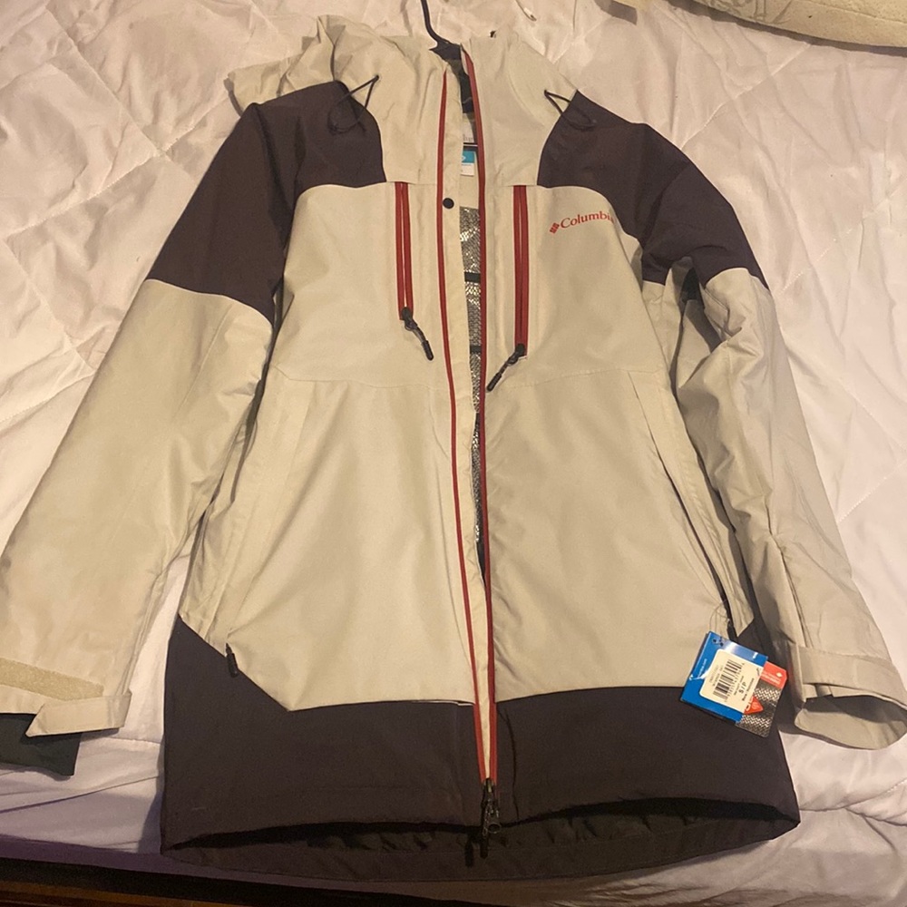 Brand new size small Columbia Omni-Tech jacket. Great for the cold weather!